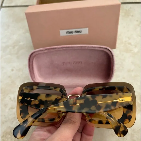 Brand new MiuMiu double layered tortoise print sunglasses with gold detailing - Picture 2 of 6